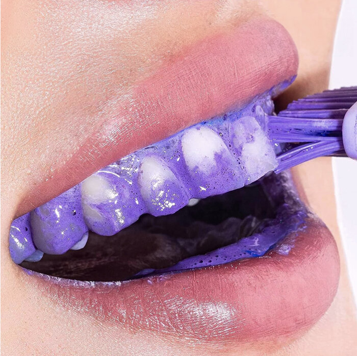 Brushing thoroughly with the whitening foam